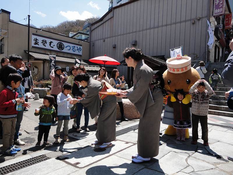 女将のお茶入れサービス　今年も始まりました！