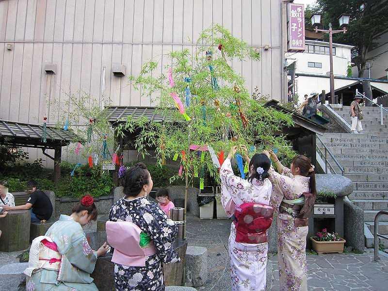 石段街に『七夕飾り』　～短冊に願い込めて～　７月８日正午まで