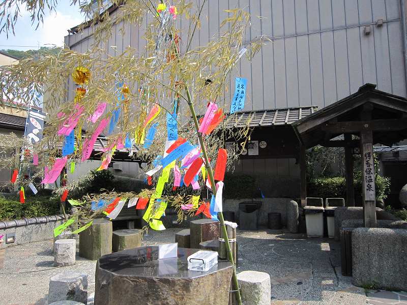 石段街に「七夕飾り」　～短冊に願い込めて～　７月８日正午まで