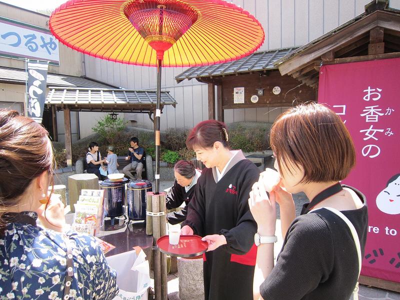 『女将のお茶入れサービス』　今年も始まりました！